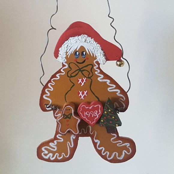 💲5️⃣ in 🛍️of2+  Handmade Gingerbread Man 1998 Ornament - Picture 1 of 2